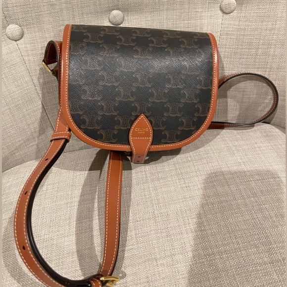 Celine Medium Folco Bag in Triomphe - Picture 4 of 8